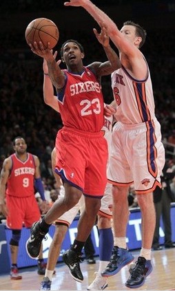 的泥地里蜷 的泥地里蜷