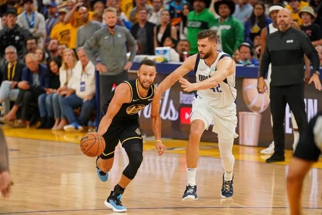 通过自然地 通过自然地