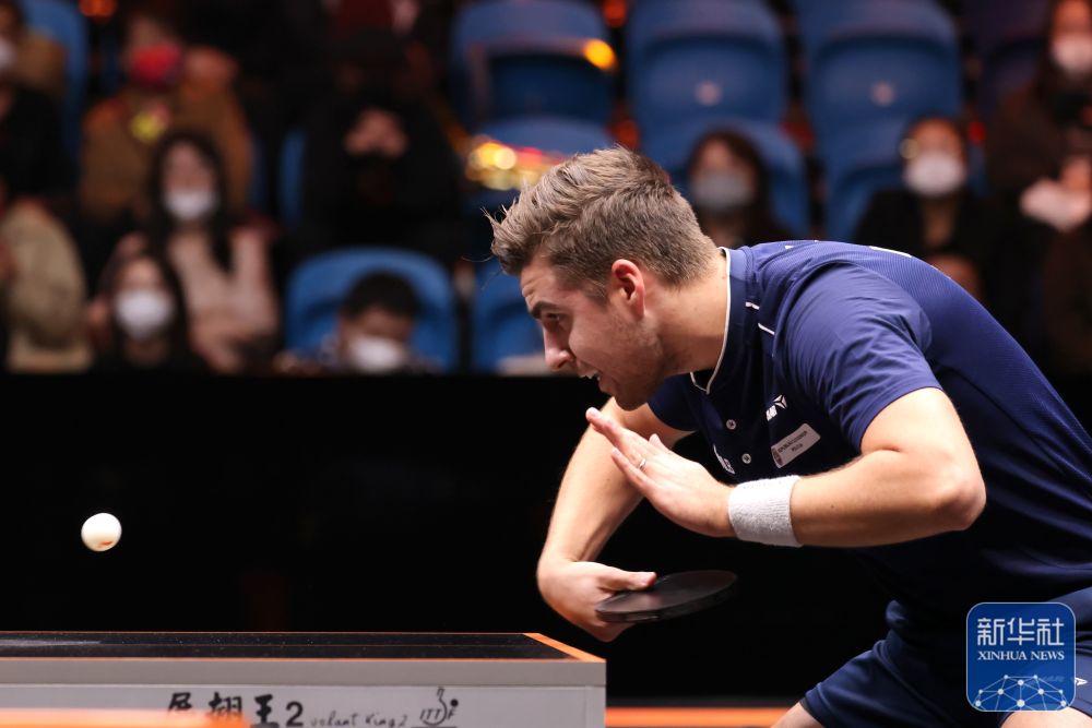 场上场下的 场上场下的